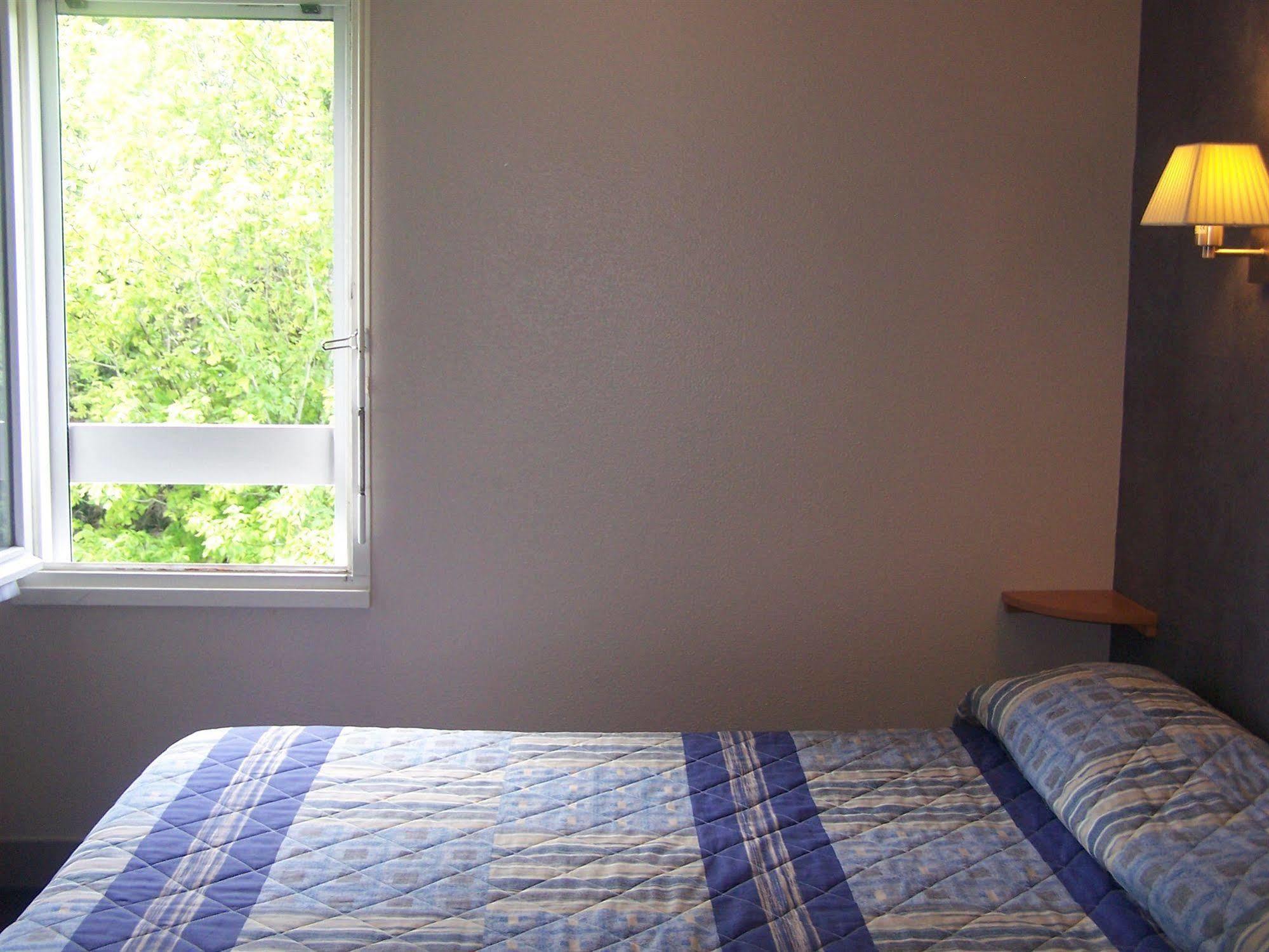 Hotel Fasthotel Avignon Nord Le Pontet 2*